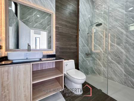 Brand New 5 Bedroom Pool Villa Close to Black Mountain