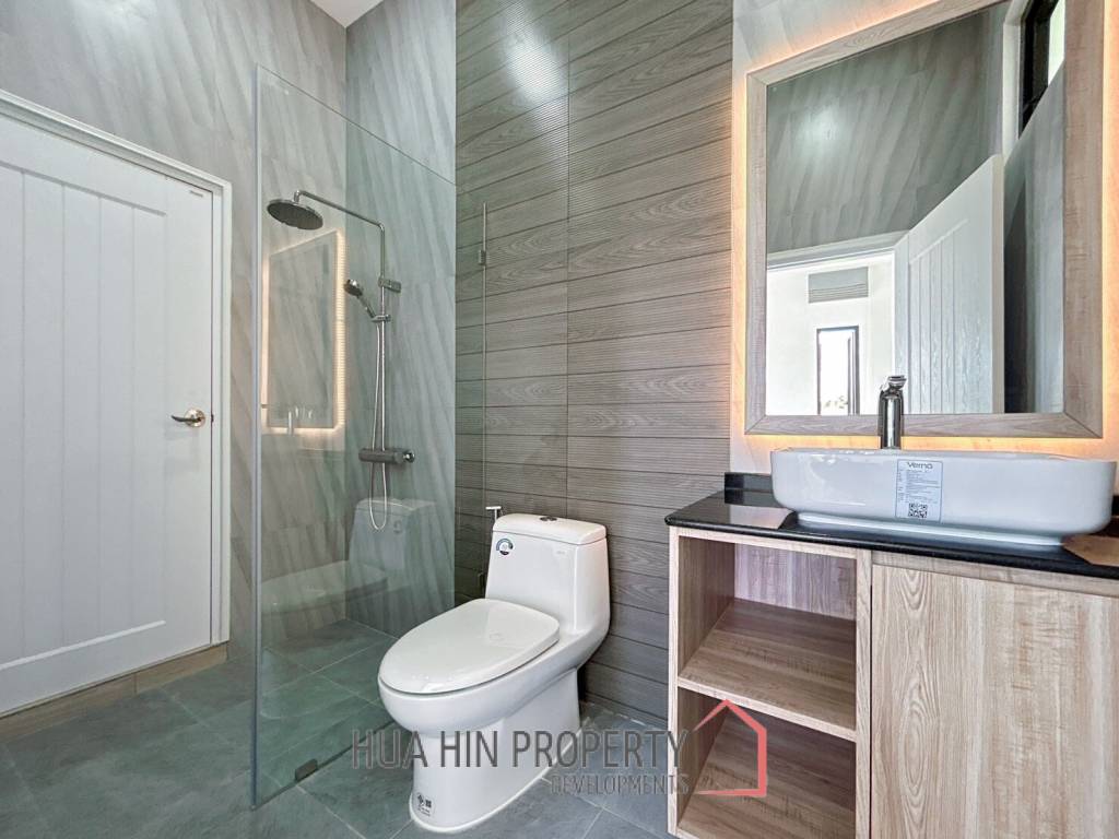 Brand New 5 Bedroom Pool Villa Close to Black Mountain