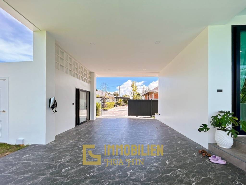 Brand New 5 Bedroom Pool Villa Close to Black Mountain