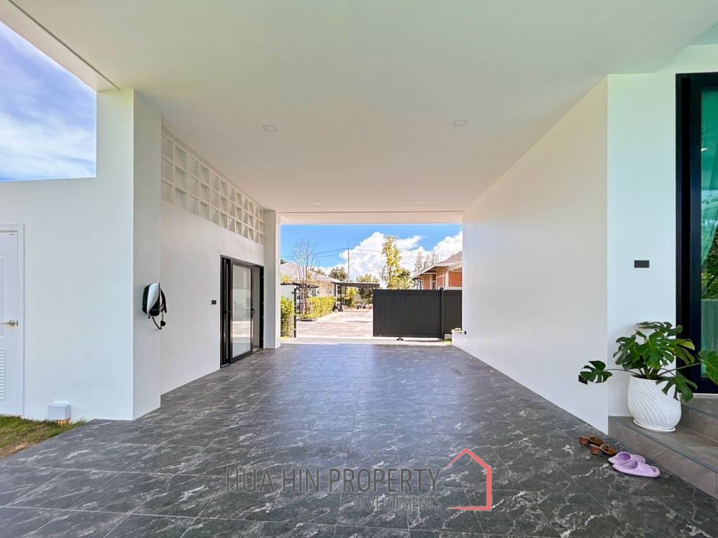 Brand New 5 Bedroom Pool Villa Close to Black Mountain