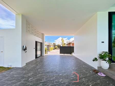 Brand New 5 Bedroom Pool Villa Close to Black Mountain