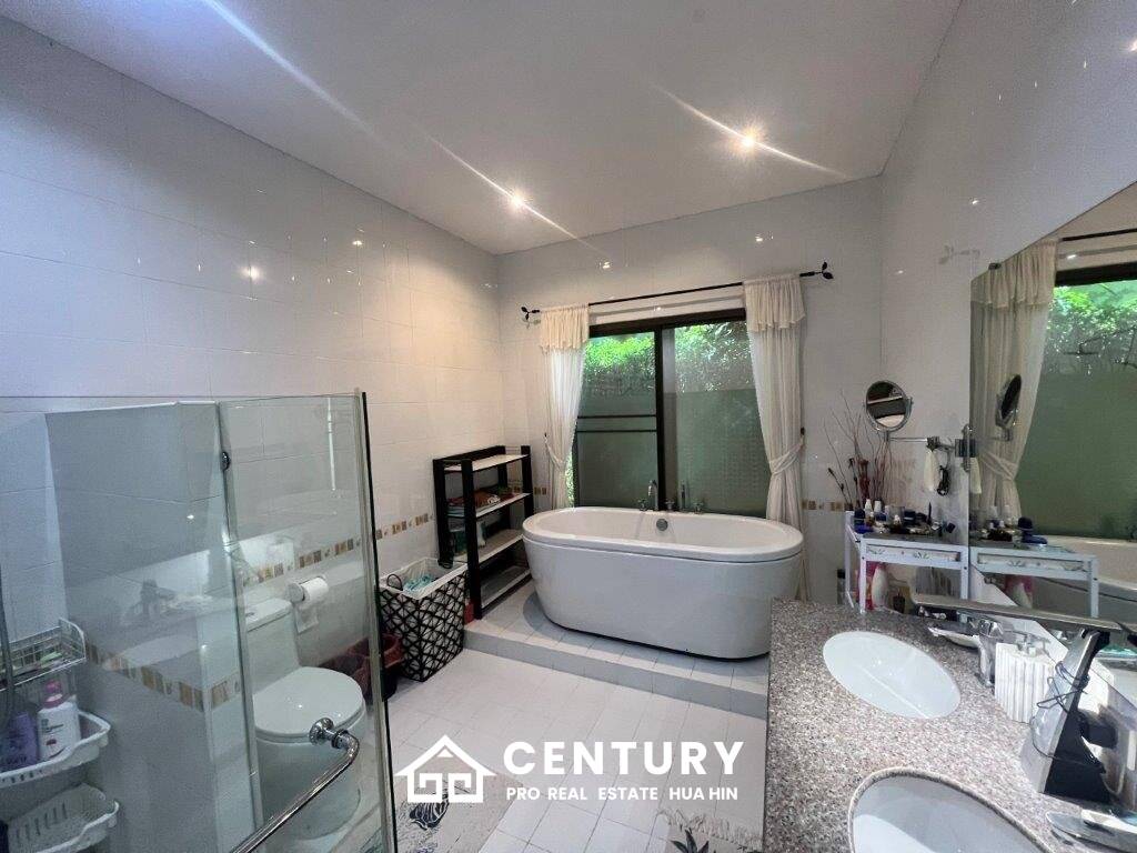 THE HEIGHT 2: Great Quality 5 Bed Pool Villa