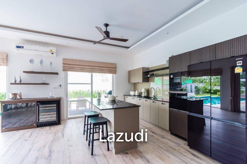 848 ตร.ม 3 เตียง 3 อาบน้ำ วิลล่า For ขาย