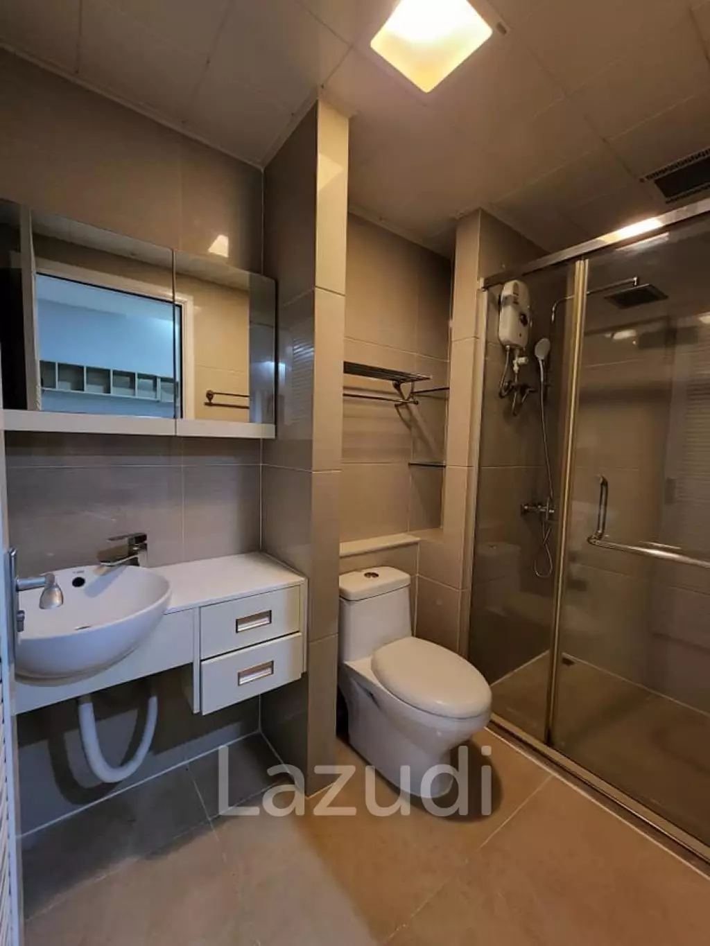 2 Bed 1 Bath 57 SQ.M T.C. Green Condominium