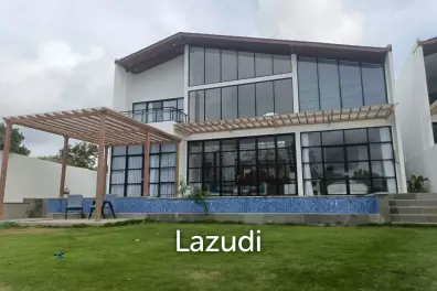 ELEGANT 4-BEDROOM VILLA WITH STUNNING DESIGN IN PECATU