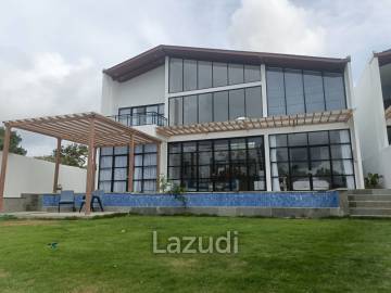 ELEGANT 4-BEDROOM VILLA WITH STUNNING DESIGN IN PECATU