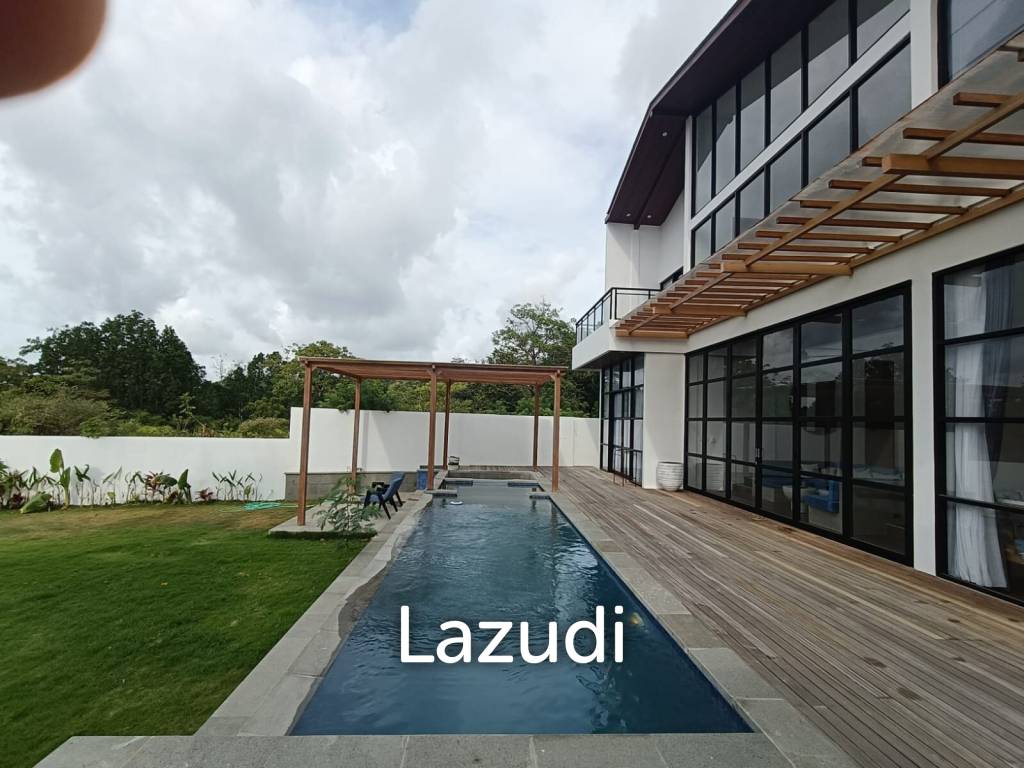 ELEGANT 4-BEDROOM VILLA WITH STUNNING DESIGN IN PECATU