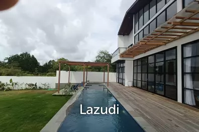 ELEGANT 4-BEDROOM VILLA WITH STUNNING DESIGN IN PECATU