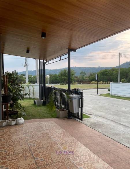 Modern 3-Bedroom With Stunning Lake And Moutain View In Kathu