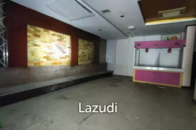 Commercial Building for rent in Silom