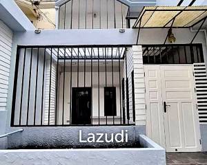 4 Bed 5 Bath 170 SQ.M Townhouse In Phahon Yothin 40