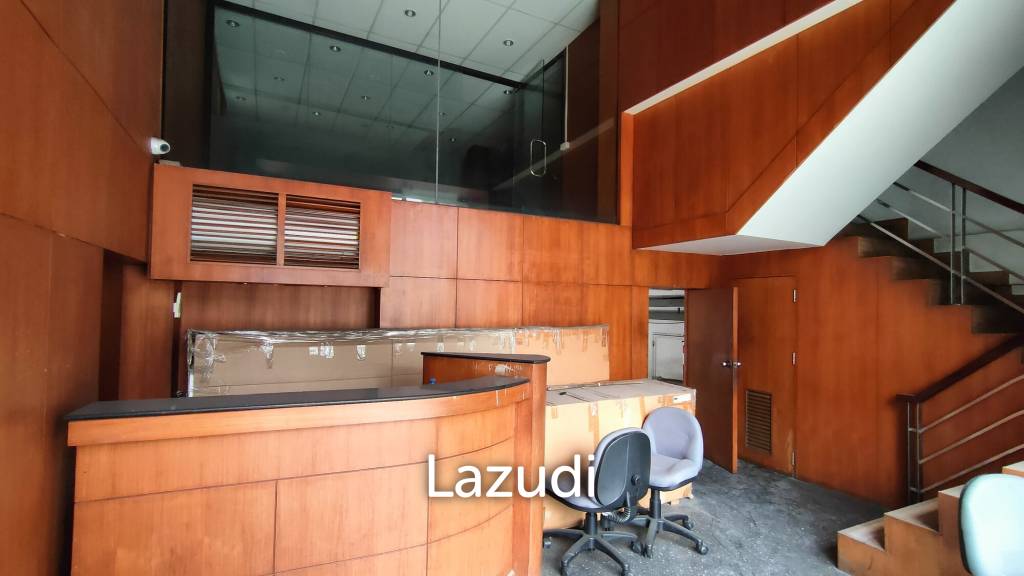 Super Prime Location Commercial Building for rent in Langsuan