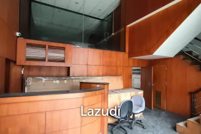 Super Prime Location Commercial Building for rent in Langsuan