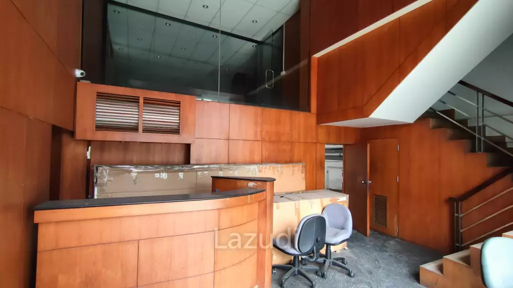 Super Prime Location Commercial Building for rent in Langsuan