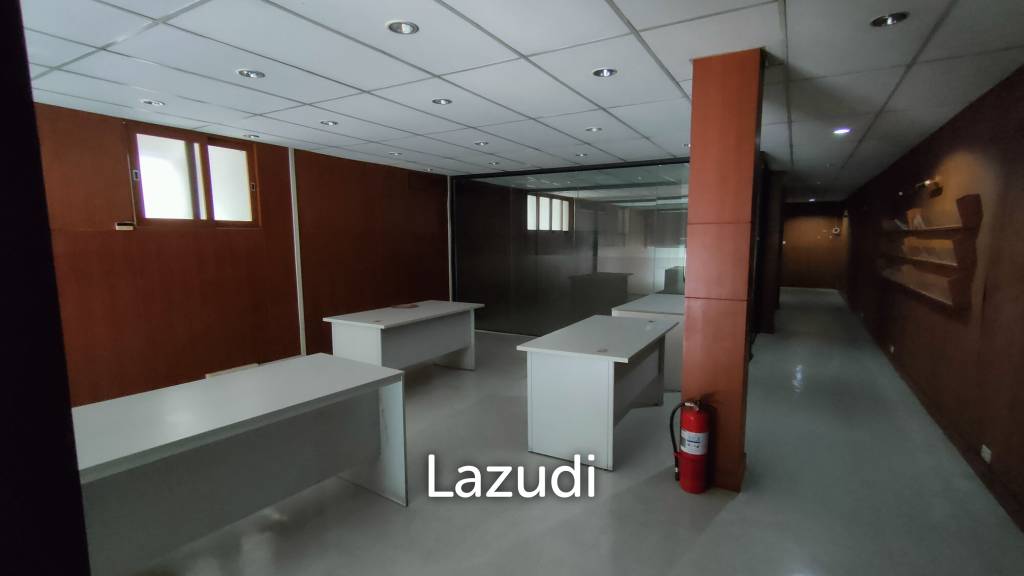 Super Prime Location Commercial Building for rent in Langsuan