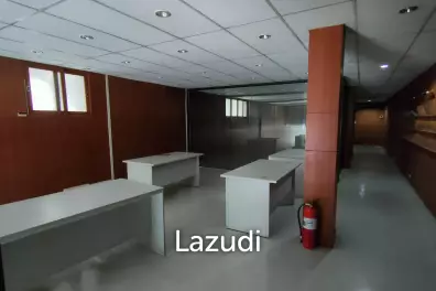 Super Prime Location Commercial Building for rent in Langsuan