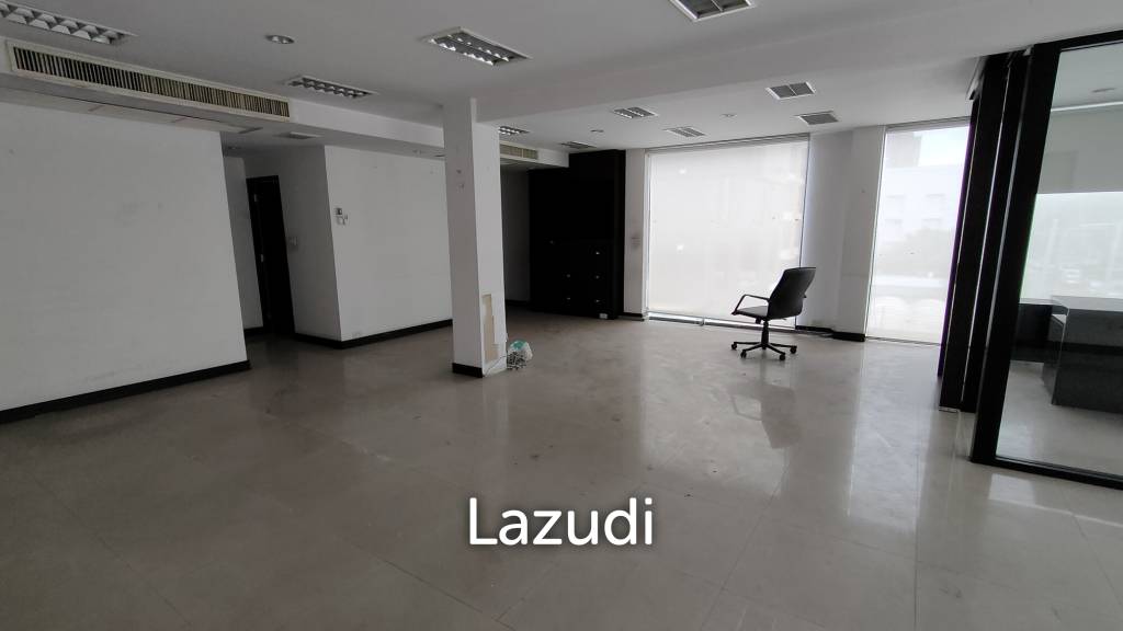 Super Prime Location Commercial Building for rent in Langsuan