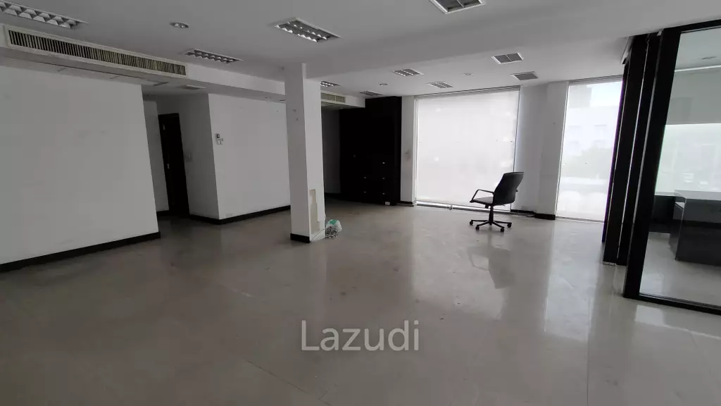 Super Prime Location Commercial Building for rent in Langsuan