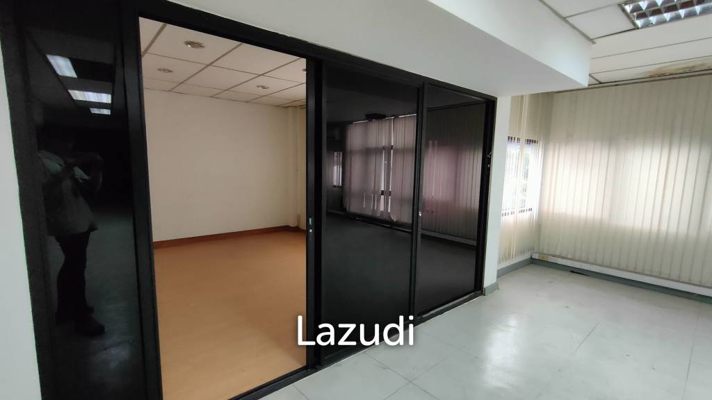 Super Prime Location Commercial Building for rent in Langsuan