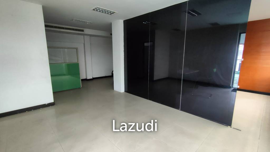 Super Prime Location Commercial Building for rent in Langsuan