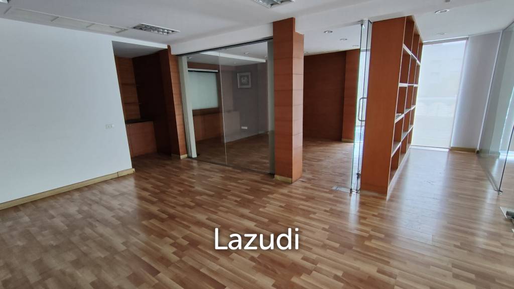 Super Prime Location Commercial Building for rent in Langsuan