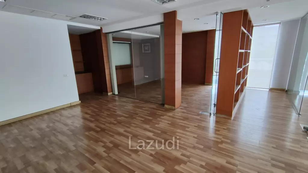 Super Prime Location Commercial Building for rent in Langsuan