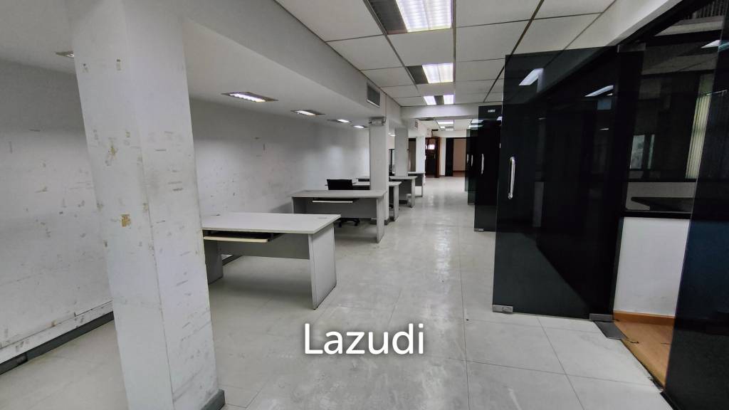 Super Prime Location Commercial Building for rent in Langsuan