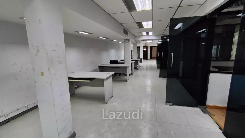 Super Prime Location Commercial Building for rent in Langsuan