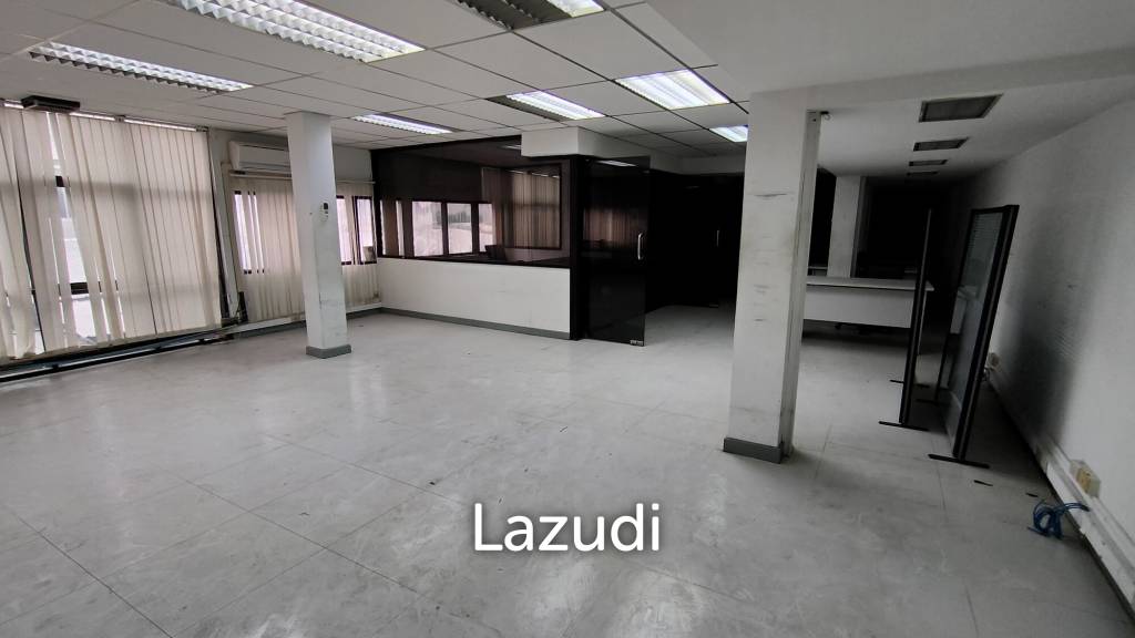 Super Prime Location Commercial Building for rent in Langsuan