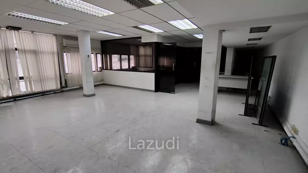 Super Prime Location Commercial Building for rent in Langsuan