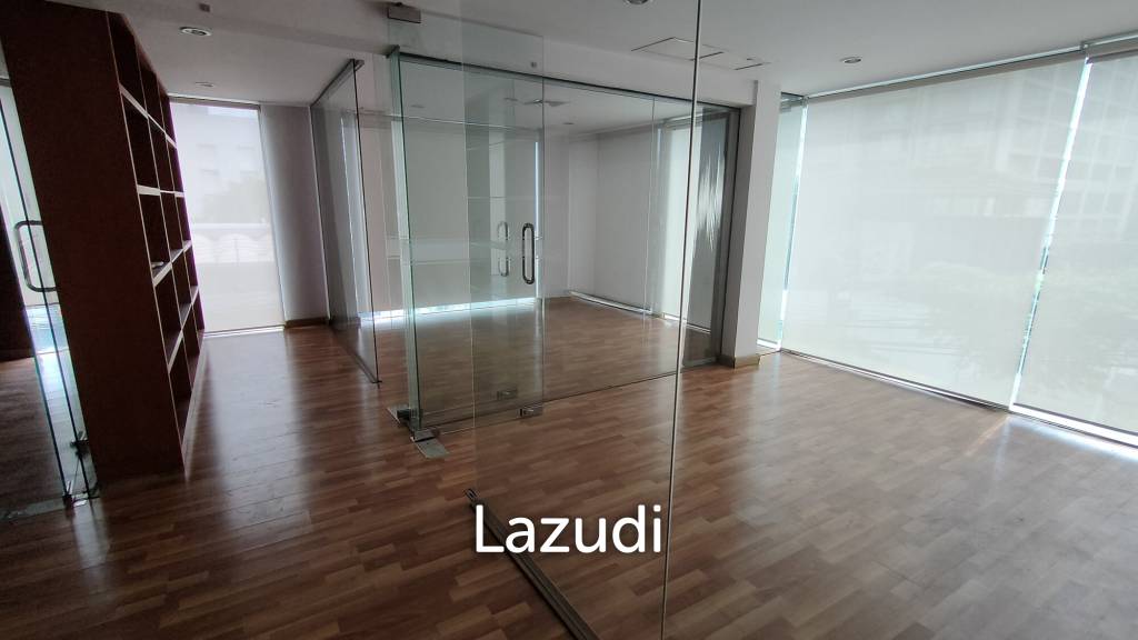 Super Prime Location Commercial Building for rent in Langsuan