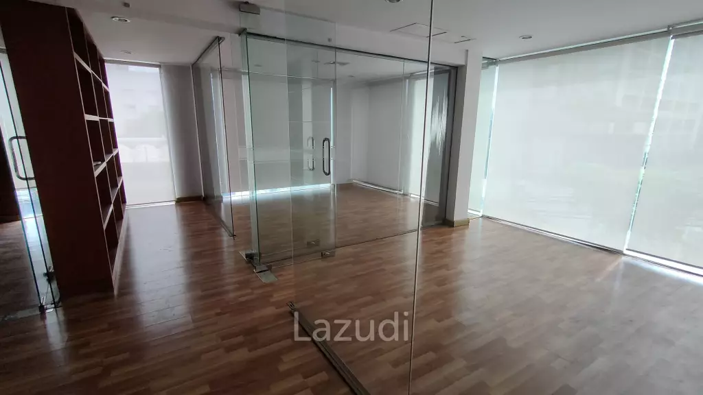 Super Prime Location Commercial Building for rent in Langsuan