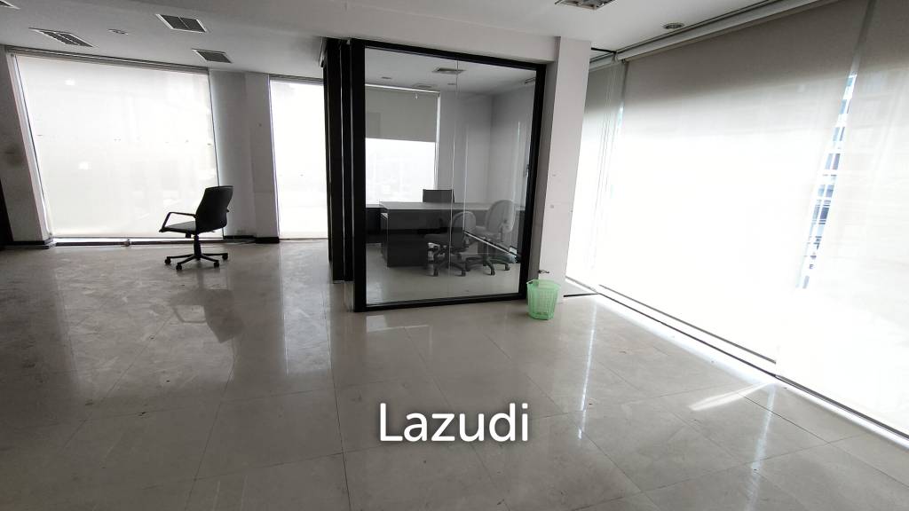 Super Prime Location Commercial Building for rent in Langsuan