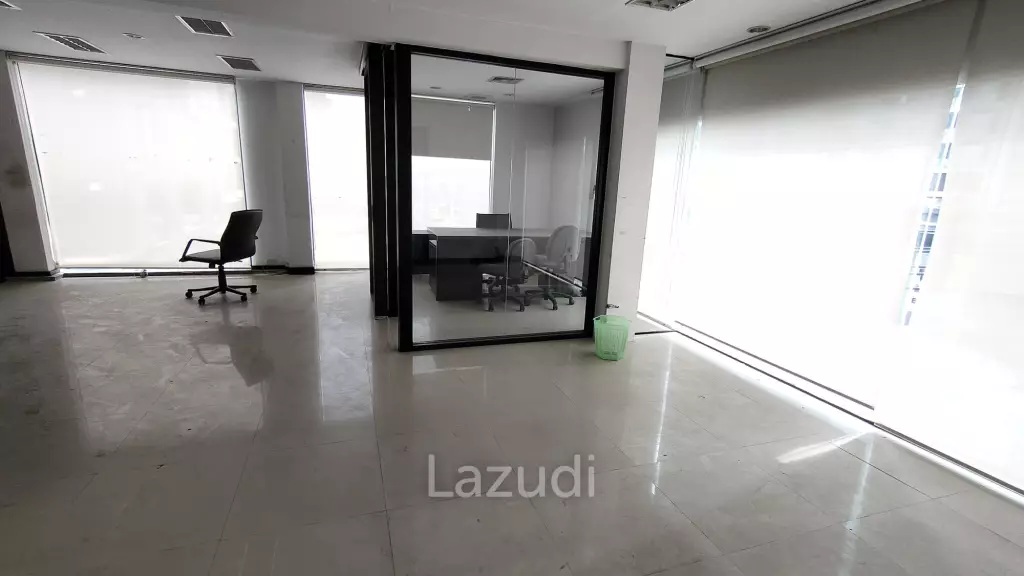 Super Prime Location Commercial Building for rent in Langsuan