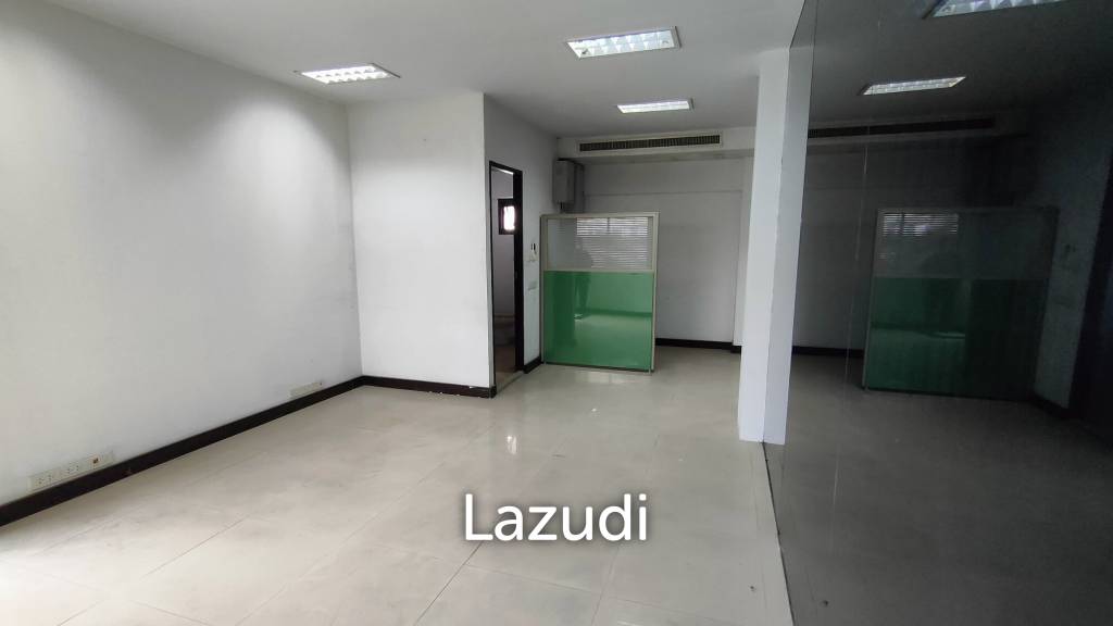 Super Prime Location Commercial Building for rent in Langsuan