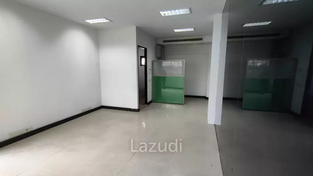 Super Prime Location Commercial Building for rent in Langsuan