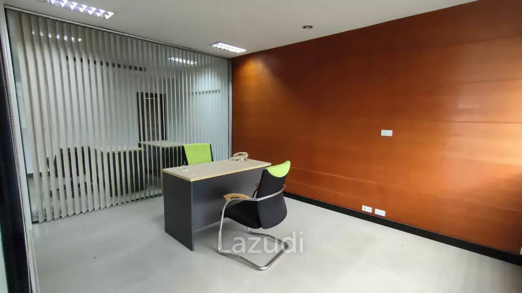 Super Prime Location Commercial Building for rent in Langsuan