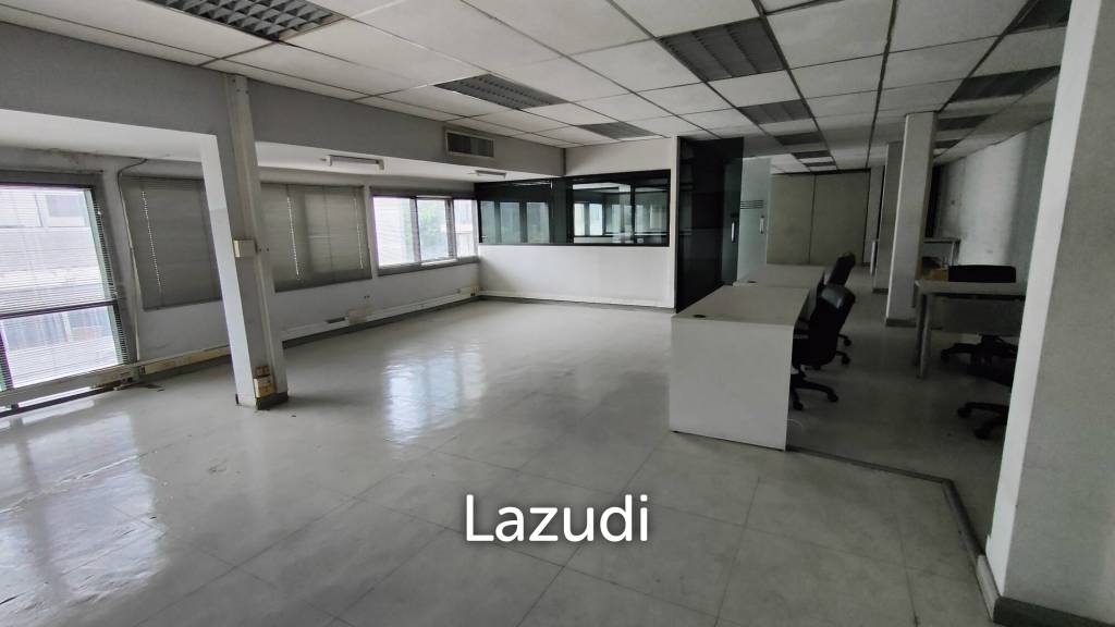 Super Prime Location Commercial Building for rent in Langsuan