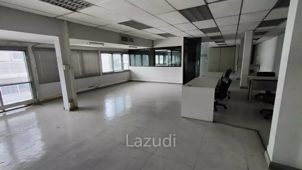 Super Prime Location Commercial Building for rent in Langsuan