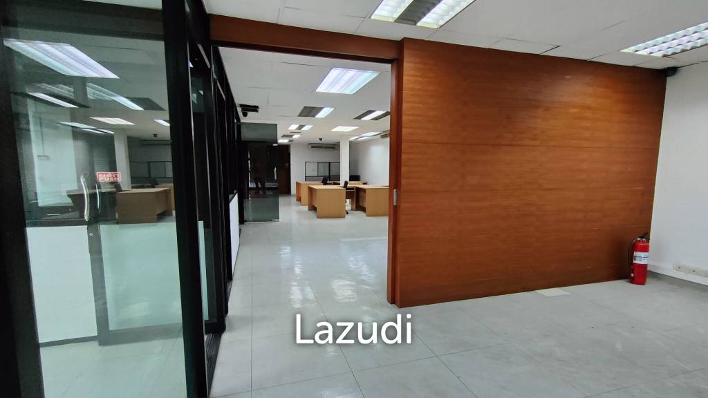 Super Prime Location Commercial Building for rent in Langsuan