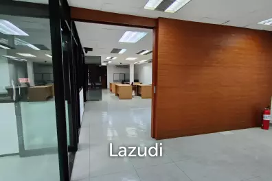 Super Prime Location Commercial Building for rent in Langsuan