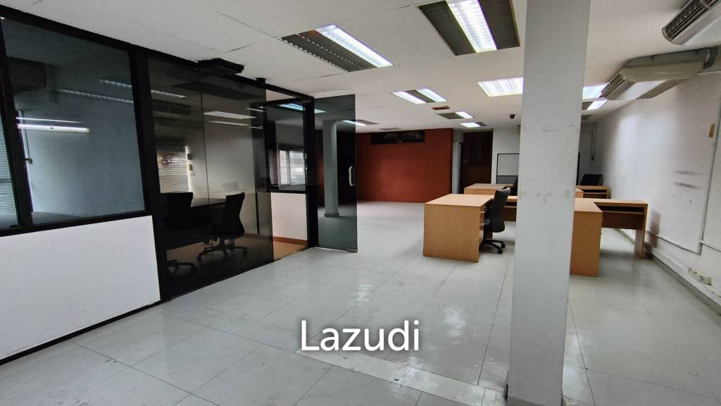 Super Prime Location Commercial Building for rent in Langsuan