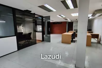 Super Prime Location Commercial Building for rent in Langsuan