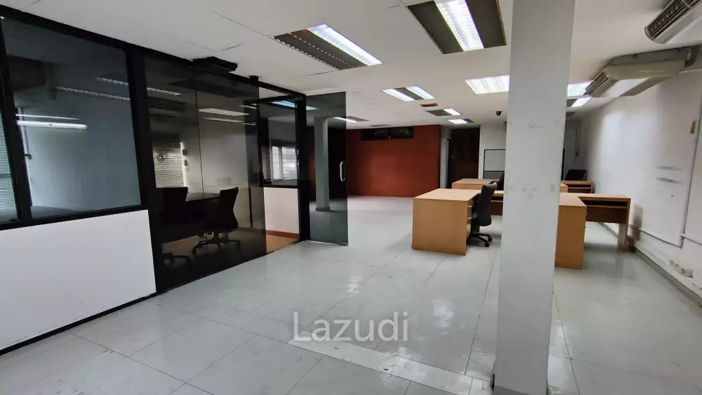 Super Prime Location Commercial Building for rent in Langsuan