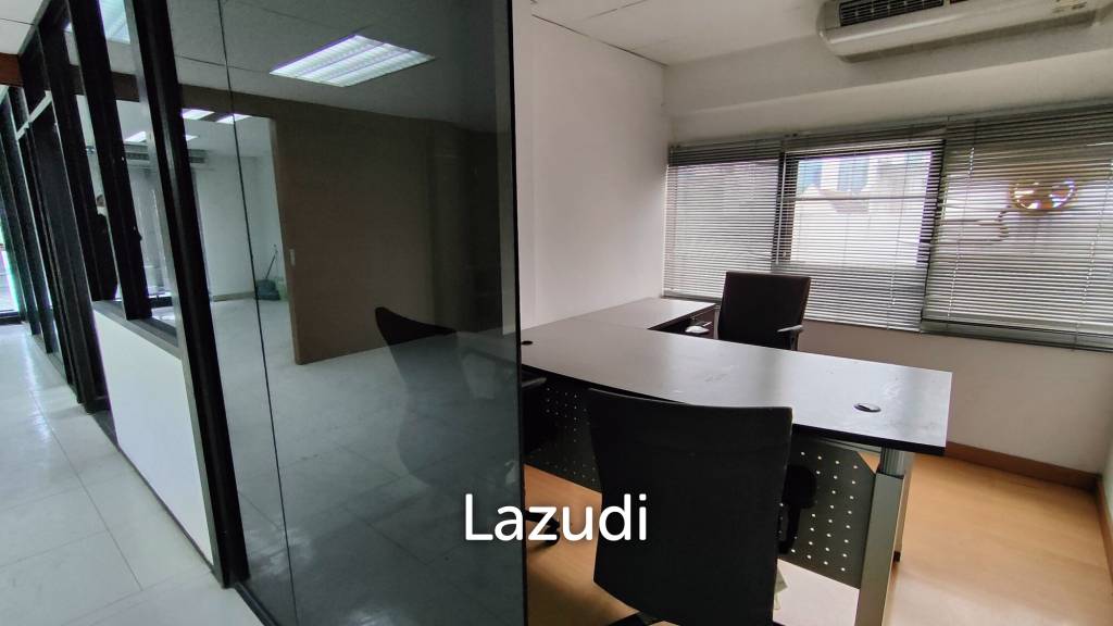 Super Prime Location Commercial Building for rent in Langsuan