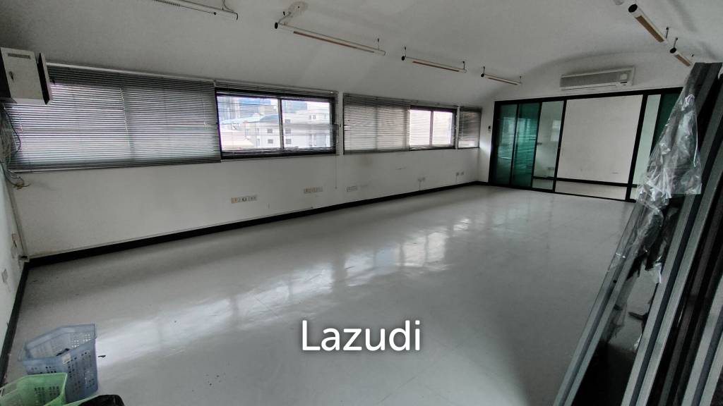 Super Prime Location Commercial Building for rent in Langsuan