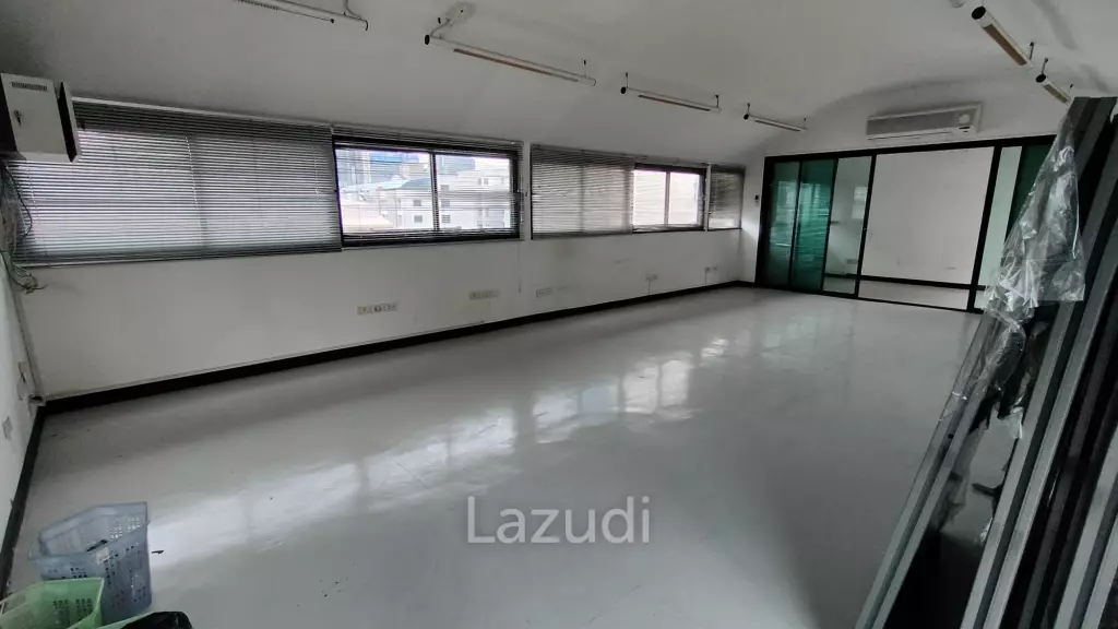 Super Prime Location Commercial Building for rent in Langsuan