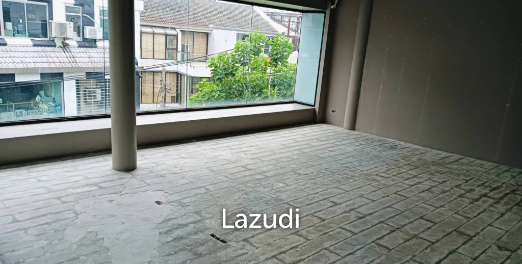50SQM Community Area Prime Phrom Phong Retail Space - 3rd floor
