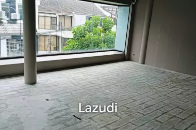 50SQM Community Area Prime Phrom Phong Retail Space - 3rd floor