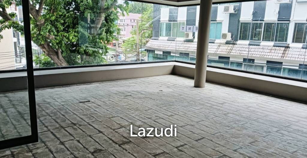 50SQM Community Area Prime Phrom Phong Retail Space - 3rd floor